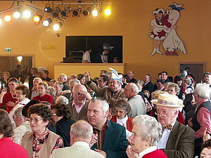 voller Saal zum Rentnerfasching
