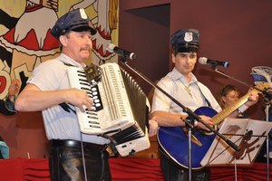 die Hofsänger als Duhlendorfer Konfetti Polizei