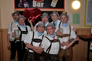 Der Elferrat als Autofahrer bei Déjà vu