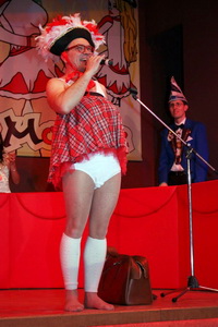 Comedian Mario Schilling als Funkenmariechen