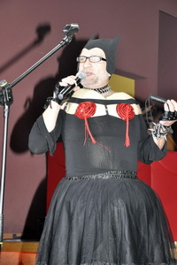 Udo Riedel in der Bütt als Domina, vom CKV, dem Klausdorfer Karnevalsverein