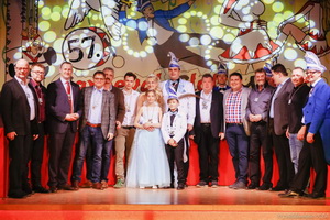 Ehrengäste & Sponsoren zum 5. Galaabend, v.l.n.r. Heiner Schenk, Dirk Heinrich, Christian Hergott, Andreas Balnuweit, Mario Grieb, Marwin Weiland, Prinzessin Sandra I., Kinderprinzessin Lucy I., Kinderprinz Felix I., Prinz René II., Jens Fischbach, Marco Härzer, Reinhard Brömel, René Papke, Torsten Jäger, Präsident Mario Kalide