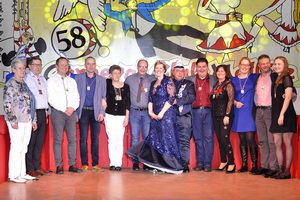 Ehrengäste & Sponsoren zum 2. Galaabend, v.l.n.r. Christl Braunreuther, Torsten Fliedner, Ehrenpräsident, Carsten Sachse, 1. Beigeordneter der Stadt Neustadt an der Orla, Frank Scholz, Elke Rasehorn, Dirk Feyerabend, Prinzession Ramona I., Prinz Mike I., René Papke, Ellen Pieger, Anne Wissing, Mike Lenhardt, Ulrich Wissing, vertreten durch Katharina Wissing