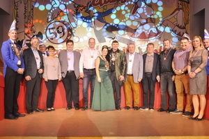 Ehrengäste & Sponsoren zum 4. Galaabend, v.l.n.r. Minister Michael Letsch, Roland Sesselmann, Brigitte Nürnberger, Prinzessin Julia I., Prinz Phillip I., Manfred Höhn, Jens Fischbach, Reinhard Brömel, Marco Härzer, Präsidentin Madeleine Sieler Ehrengäste & Sponsoren zum 4. Galaabend, v.l.n.r. Minister Michael Letsch, Roland Sesselmann, Brigitte Nürnberger, Prinzessin Julia I., Prinz Phillip I., Manfred Höhn, Jens Fischbach, Reinhard Brömel, Marco Härzer, Präsidentin Madeleine Sieler