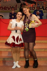 Das Molbitzer Tanzmariechen Lina van den Elsen und Samira Fritz