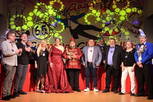 Ehrengäste & Sponsoren zum 2. Galaabend, v.l.n.r. Minister Michael Letsch, Dirk Heinrich, Vorstandsvorsitzender der Kreissparkasse Saale-Orla, Ralf Weiße, Bürgermeister der Stadt Neustadt an der Orla, Prinzessin Konny I., Sindy Wörfel, Prinz Stefan I., Stefan Wörfel, Frank Eismann, Fa. Holz-Eismann, Babette Huber, Steuerbüro Berata, Präsident des CCM, Mike Lehmann